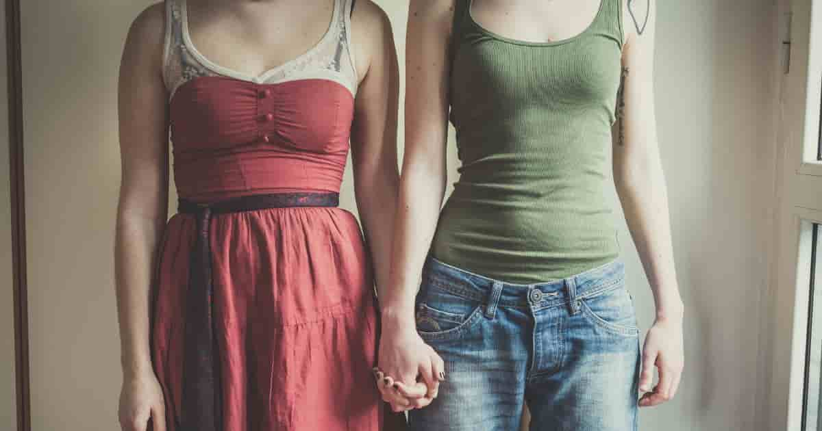 Same-sex_couple_webtop